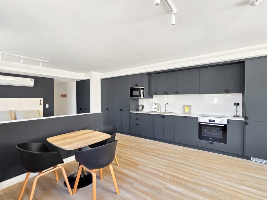 1 Bedroom Property for Sale in Vredehoek Western Cape